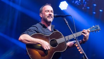 singer-dave-matthews-pauses-concert-to-condemn-ice-‘a–holes’-for-houston-death