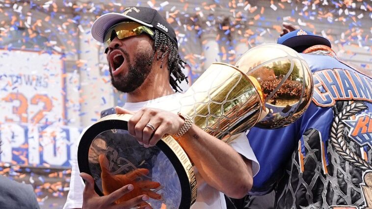 knicks’-nba-finals-mvp-jalen-brunson-spotted-with-sling-on-arm-in-first-public-appearance-since-surgery