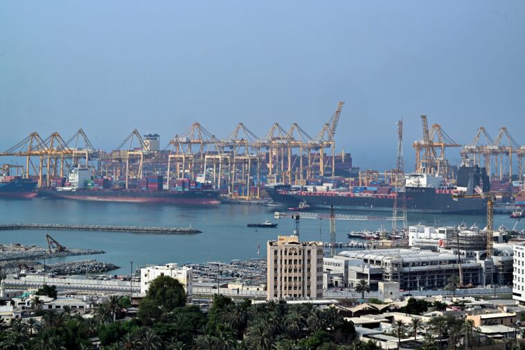us-launches-more-strikes-on-iran-in-lead-up-to-4-pm.-blockade