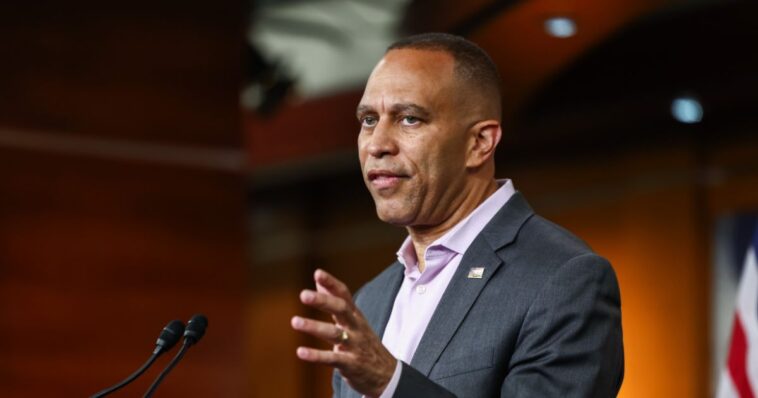 has-hakeem-jeffries-lost-dems?-party-leader-opposes-blocking-aid-to-israel,-but-insider-reports-say-massive-revolt-is-coming