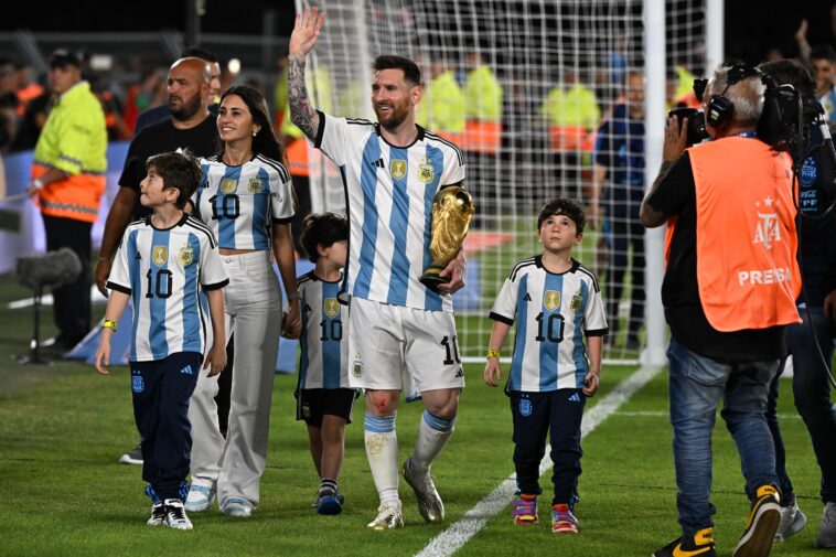 lionel-messi’s-wife-shows-off-toned-body-in-steamy-gym-photo-before-argentina-world-cup-semifinal