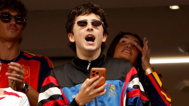timothee-chalamet-has-priceless-reaction-after-meeting-cowboys-cheerleaders-at-world-cup