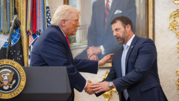 markwayne-mullin-attempts-damage-control-after-reports-he-went-around-president-trump-to-suspend-ice-traffic-stops-spark-outrage:-“president-trump-and-i-are-on-the-same-page”