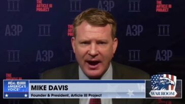 watch:-mike-davis-goes-off-on-markwayne-mullin-for-caving-to-susan-collins-on-ice-traffic-stops-as-calls-for-resignation-grow-–-“i’m-going-to-light-their-asses-up!”