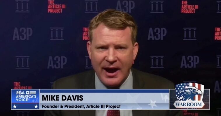 watch:-mike-davis-goes-off-on-markwayne-mullin-for-caving-to-susan-collins-on-ice-traffic-stops-as-calls-for-resignation-grow-–-“i’m-going-to-light-their-asses-up!”