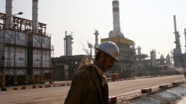 iran-threatens-to-shut-down-middle-eastern-oil-production-as-us.-reimposes-blockade