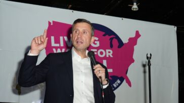 dnc-swears-officials-to-secrecy-as-financial-woes-mount