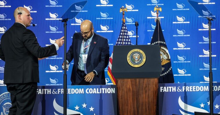 ‘a-disgrace’:-white-house-teleprompter-operator-placed-on-leave-after-alleged-scheme-uncovered