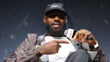 lebron-james-drops-the-ultimate-nothing-burger-at-fanatics-fest-with-his-nba-decision-looming