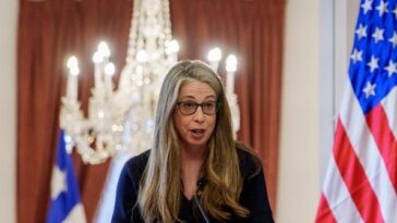 new-york-times-praises-wikipedia-owner’s-obama-stooge-ceo,-smears-site-critics