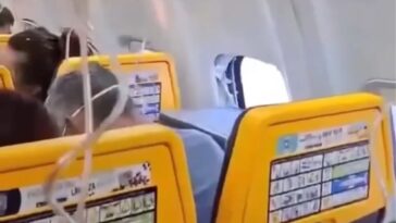 us-investigators-take-over-probe-into-ryanair-flight-where-passenger-was-almost-sucked-out-of-window