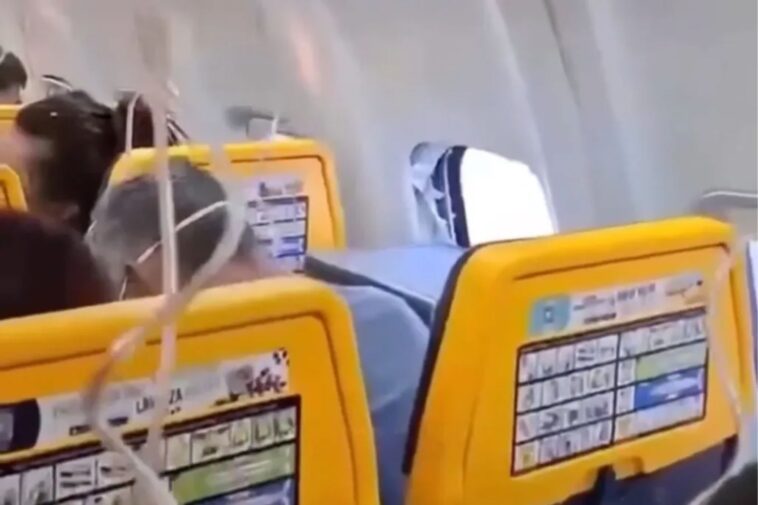 us-investigators-take-over-probe-into-ryanair-flight-where-passenger-was-almost-sucked-out-of-window