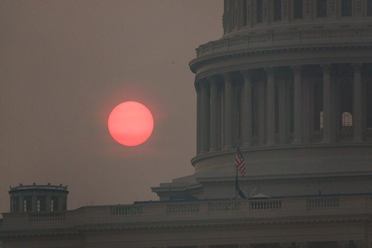apocalyptic-skies-spread-across-major-us.-cities