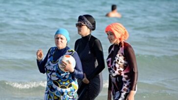 spain:-three-women-expelled-from-public-pool-for-wearing-a-burkini