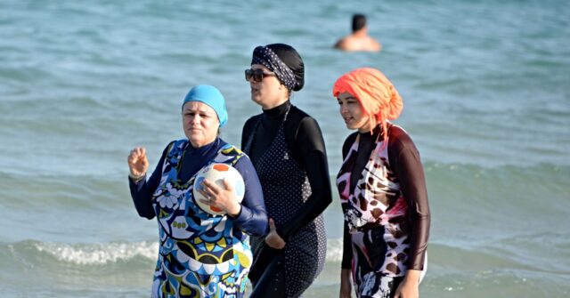 spain:-three-women-expelled-from-public-pool-for-wearing-a-burkini