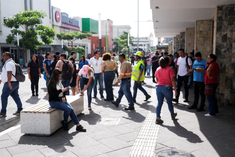 powerful-earthquake-hits-mexican-coast-near-guatemala,-triggering-tsunami-threat
