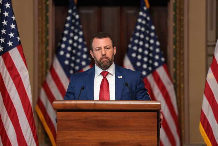 mullin-won’t-say-whether-he-briefed-trump-before-pausing-ice-traffic-stops