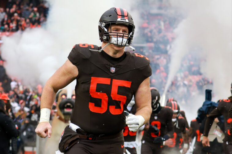 ravens-signing-ex-browns-center-ethan-pocic-to-compete-for-starting-job