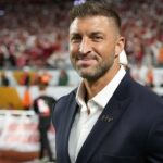 someone-brought-a-very-fitting-item-for-florida-gators-legend-tim-tebow-to-autograph