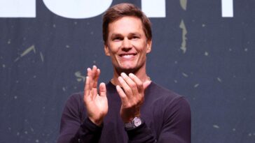 tom-brady,-logan-paul-get-into-heated-confrontation-at-fanatics-fest-in-new-york