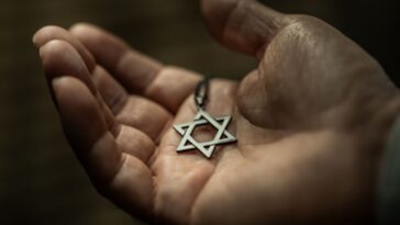 new-poll-suggests-jewish-americans-feel-isolated-as-antisemitism-grows