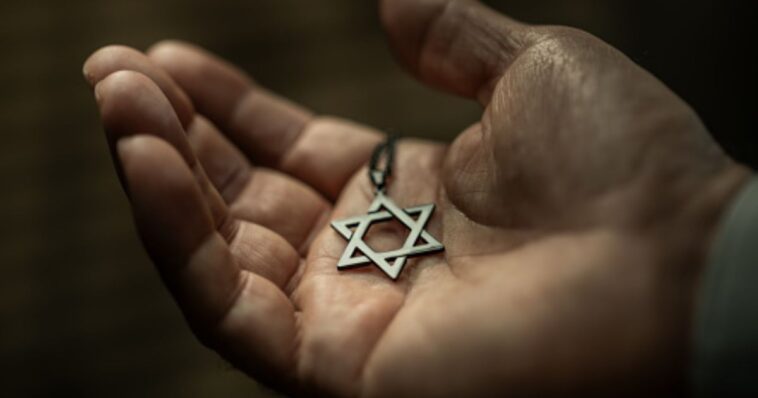 new-poll-suggests-jewish-americans-feel-isolated-as-antisemitism-grows