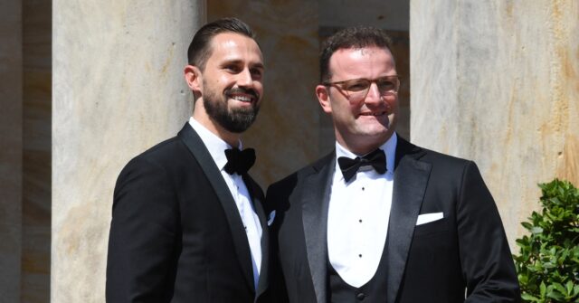 german-lawmaker-sparks-criticism-over-having-child-via-us-surrogacy