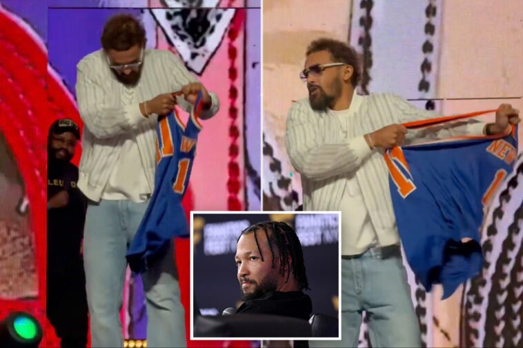 knicks-villain-trae-young-fails-badly-trying-to-rip-jalen-brunson-jersey-at-fanatics-fest