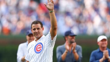 anthony-rizzo-grabs-home-run-in-bleachers-—-less-than-a-year-after-botching-his-last-chance