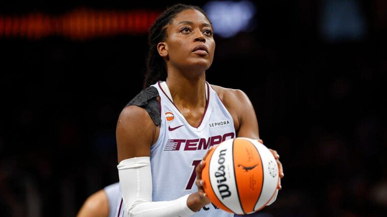 caitlin-clark’s-former-teammate-calls-out-wnba-for-suspending-tempo-head-coach-over-‘protected-species’-remark