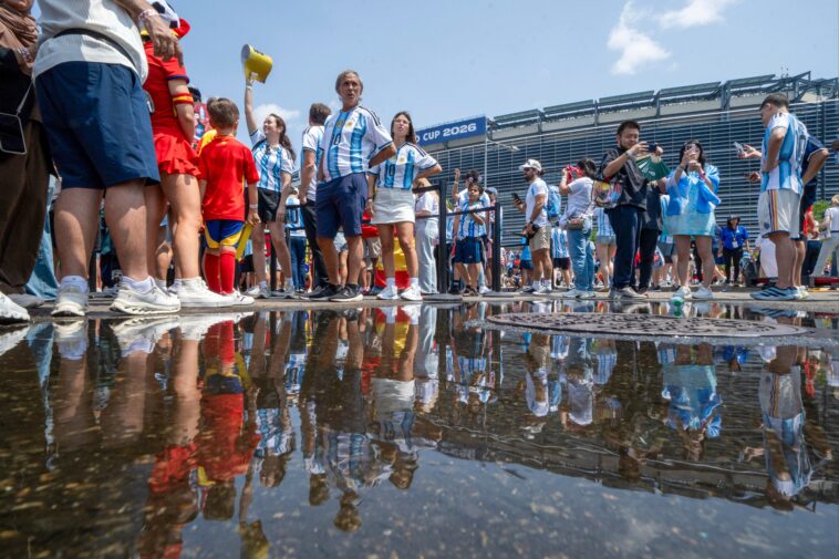 fans-entering-metlife-stadium-stuck-in-‘total-chaos’-ahead-of-world-cup-final