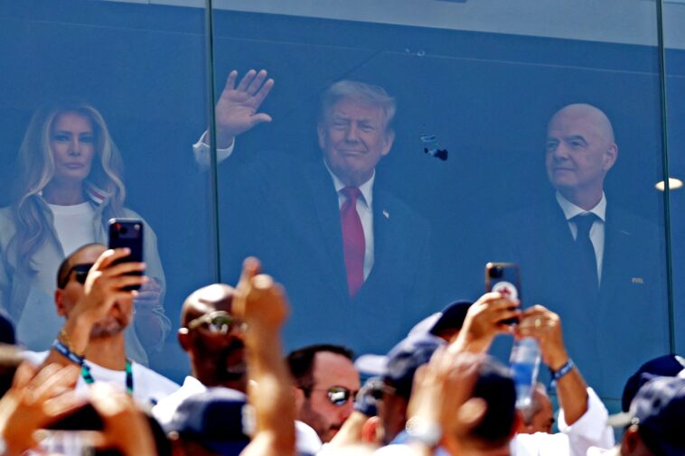 trump-flanked-by-melania,-fifa-president-and-the-prez-of-mexico