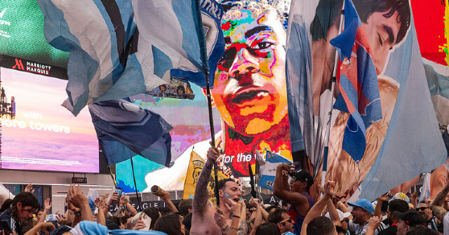 watch:-argentina,-spain-fans-swarm-times-square-ahead-of-world-cup-final