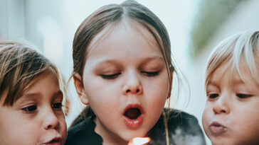 photo-—-wyoming-neighbors-save-seven-year-old-girl’s-birthday-party-when-guests-cancel:-‘we-love-this-town’