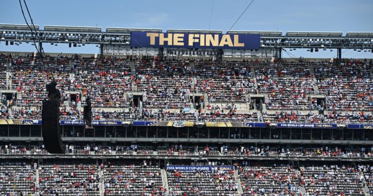 watch:-world-cup-fans-furious-as-us-kicked-off-final-match-the-most-american-way-possible-–-a-gorgeous-rendition-of-the-‘star-spangled-banner’
