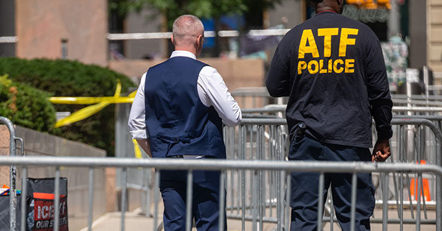 suspect-in-custody-after-device-ignited-outside-federal-plaza-in-nyc