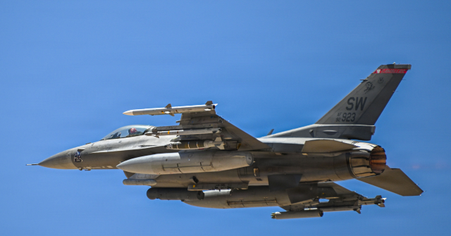 norad:-fighter-jets-intercept-aircraft-violating-restrictions-over-new-jersey,-alerting-pilots-with-flares