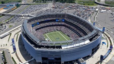 nfl-players-may-collectively-bargain-for-grass-fields-in-future-negotiations-but-it-would-come-at-a-cost