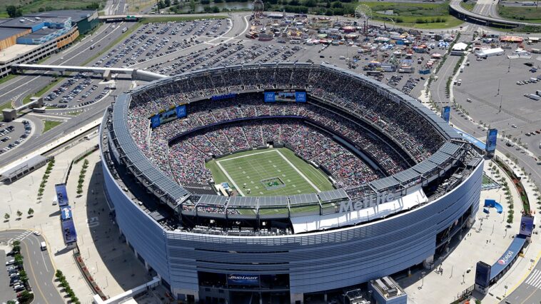nfl-players-may-collectively-bargain-for-grass-fields-in-future-negotiations-but-it-would-come-at-a-cost