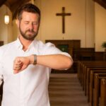 dad-whose-wife-and-kids-are-away-arrives-at-church-3.5-hours-early