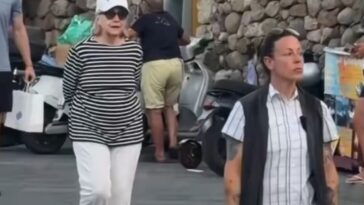 no-one-notices-hillary-clinton-strolling-through-italy-(video)