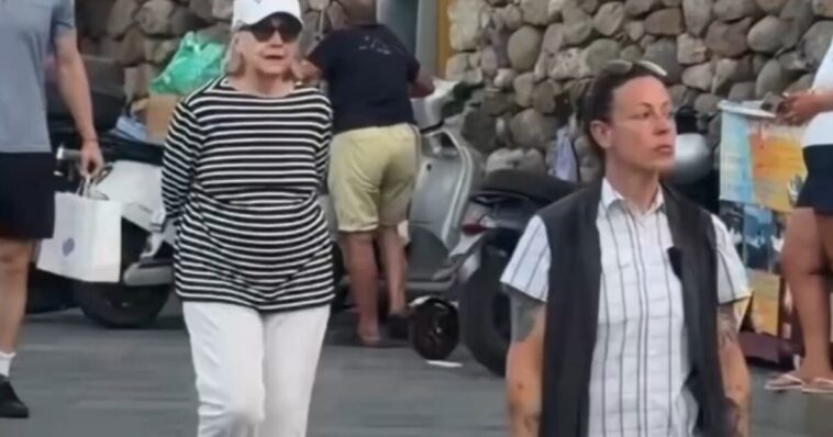no-one-notices-hillary-clinton-strolling-through-italy-(video)