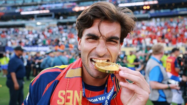 ferran-torres-sports-‘make-spain-great-again’-hat-similar-to-trump’s-slogan-at-world-cup-homecoming-parade