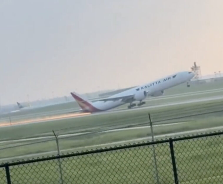 wild-video-captures-sparks-flying-as-kalitta-air-plane-skids-on-runway-at-kentucky-airport