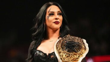 wholesome-exchange-between-popular-cosplayer-and-wwe-superstar-stephanie-vaquer-at-fanatics-fest-went-viral