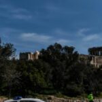 man-stabs-multiple-tourists-near-the-acropolis-in-athens,-greece