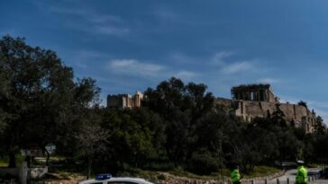 man-stabs-multiple-tourists-near-the-acropolis-in-athens,-greece