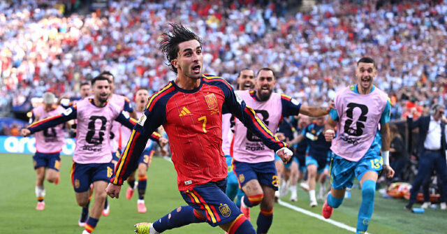 watch:-spanish-world-cup-hero-ferran-torres-wears-‘make-spain-great-again’-hat-in-victory-parade