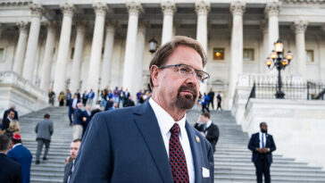 report:-rep.-chuck-edwards-gave-female-staffers-pink-and-blue-handguns