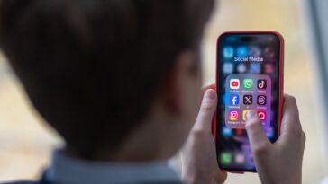 another-major-country-bans-children-from-social-media
